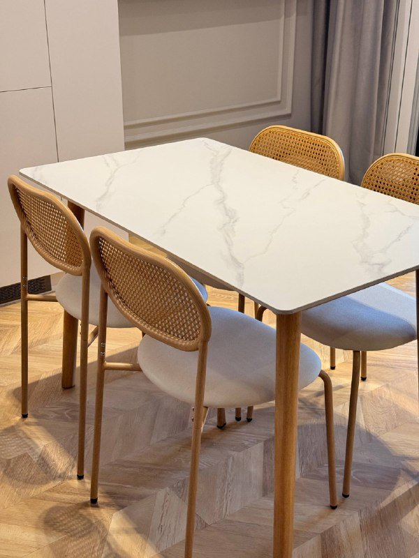 Обеденный стол со стульями 3