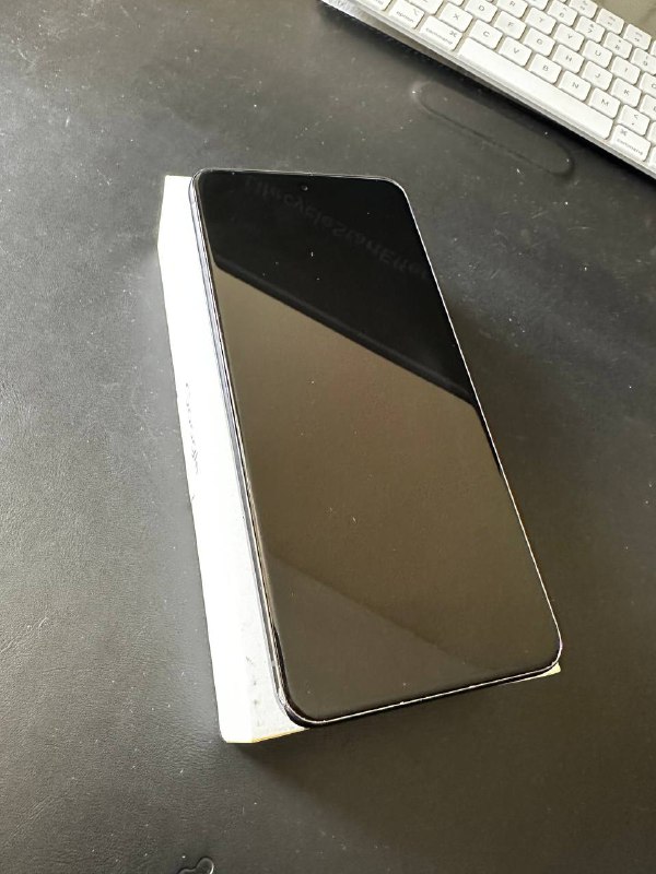 Google Pixel 8 Pro смартфон с аксессуарами 5