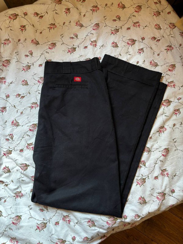 Жилетка Tommy Jeans, Штаны Dickies, Шорты Gap, Спортивки Gap, Футболка Karl Kani, Шорты Levis, Худи Undefeated, Штаны H&M, Вельветовые Джинсы Levis Premium 2