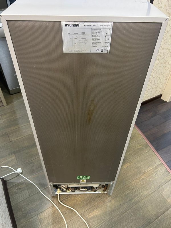 Холодильник Hyundai б/у 3 года 7