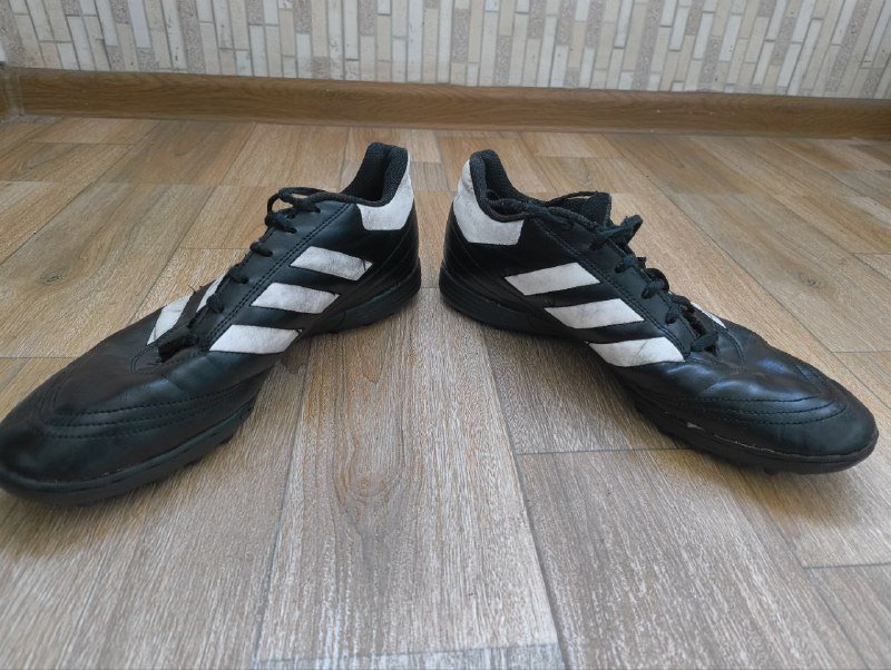 Футбольные бутсы Adidas сороконожки 44 EU 2
