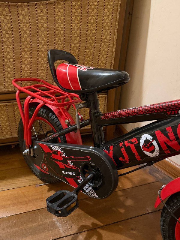 Детский велосипед с дополнительными колесиками 4