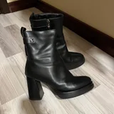 Кожаные ботильоны 38 размера 1