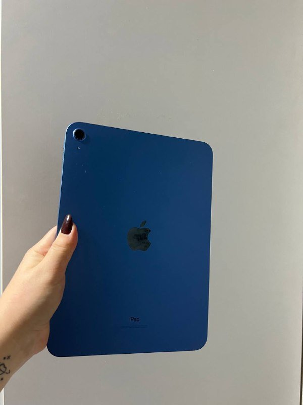 IPad 10th generation, 2 чехла, зарядное устройство