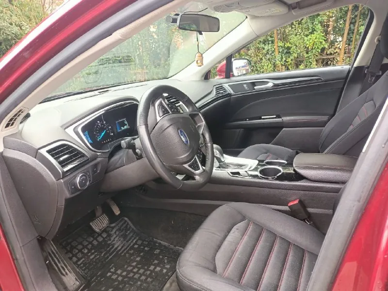 Ford Fusion Hybrid 1