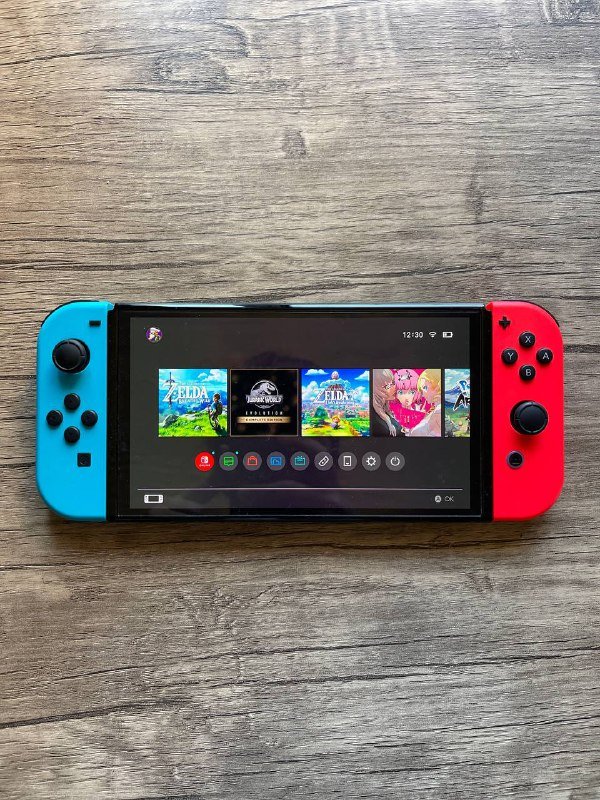 Nintendo Switch с играми, чехлом и джойстиком