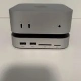 Apple Mac Mini M4, Ugreen stand, Samsung 9100 Pro SSD 2