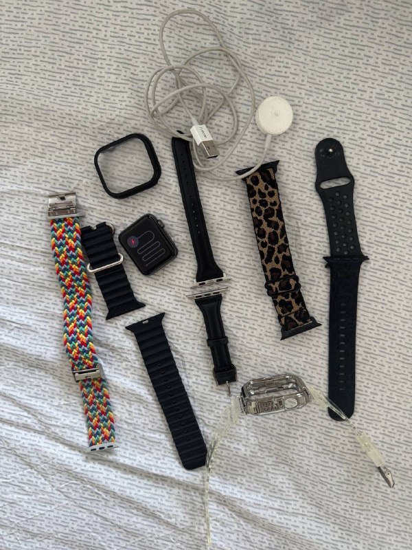 Apple Watch Nike Series 3 42 mm, 7 ремешков, защитный чехол, зарядный кабель 2