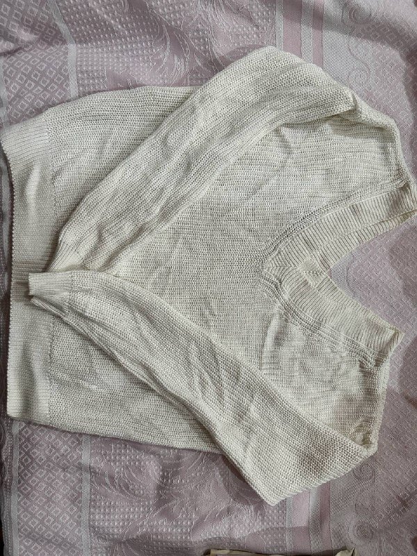 Топы М/L, юбка S, юбка-шорты М, леггинсы М, свитеры S и М, шарфы 7