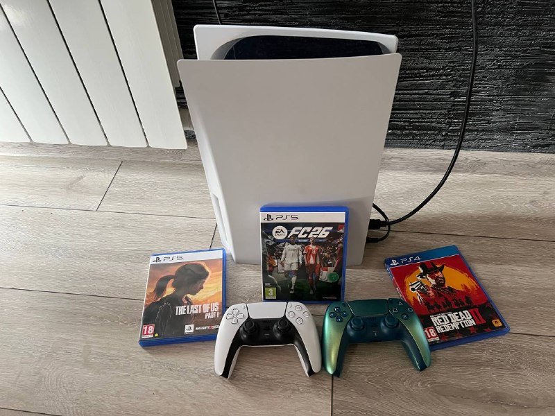 PlayStation 5, 2 геймпада, игры FC 26, The last of us part 1, Red dead redemption 2