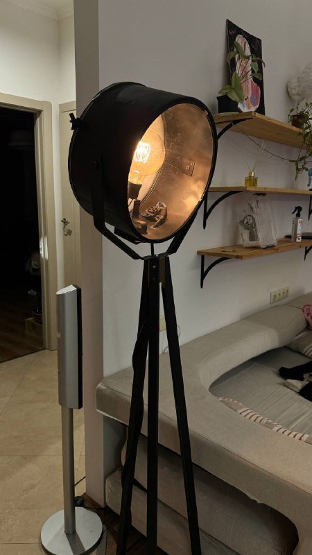 Светильник торшер на треноге с советским прожектором 3