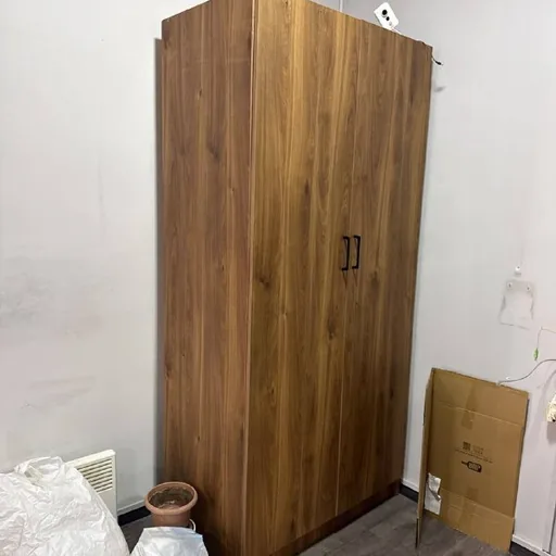 Деревянный шкаф