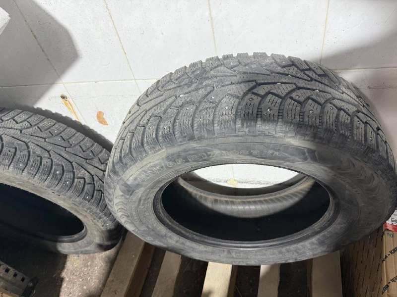 Три колеса Nokian Hakkepelita 235 65 17 шипованные