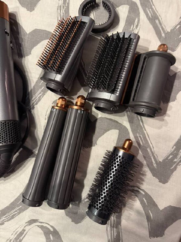 Высококачественный фен Dyson с насадками 2