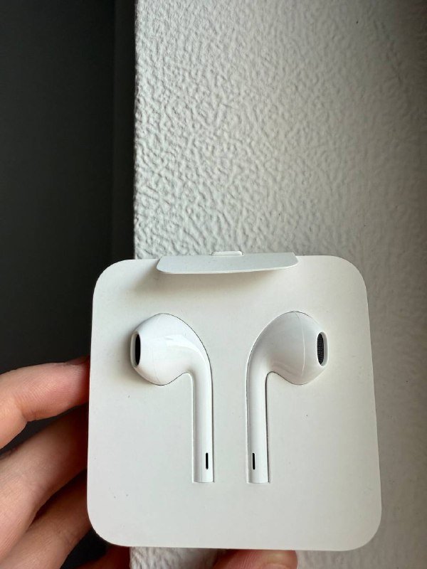 Новые наушники Apple with Lightning Connector