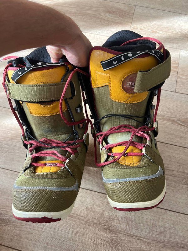 Сноубордические ботинки размер 42-43
