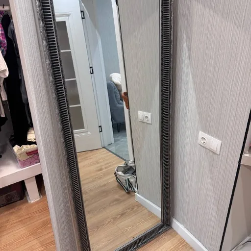 Напольное зеркало в раме