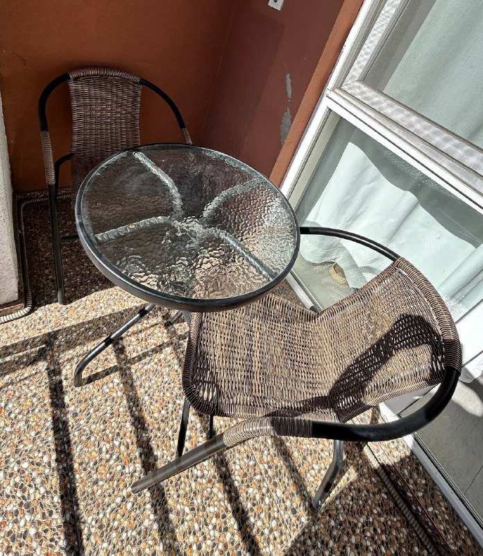 стол и два стула для балкона