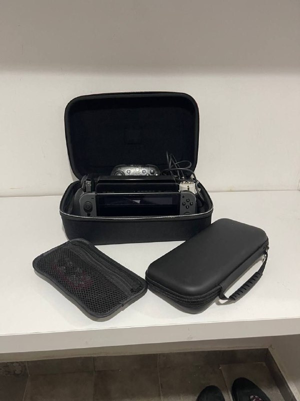 Комплект Nintendo Switch, консоль, геймпады и игры 2