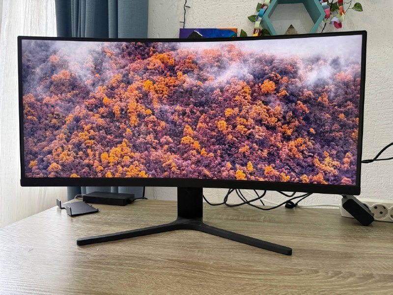 Монитор Xiaomi Curved Gaming Monitor, компьютерное кресло, стол JYSK VANDBORG, подставка для ноутбука, клавиатура Genesis Thor RX85 3