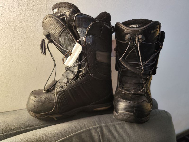 Сноубордические ботинки размер 40