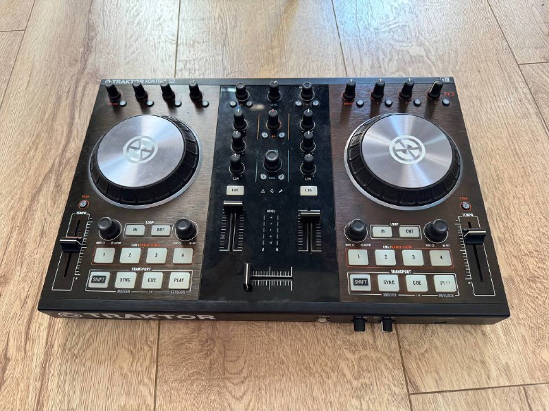 Контроллер Traktor S2 MK2