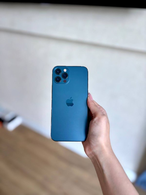 iPhone 12 Pro 256GB, AirPods 3, Apple AirTag 2