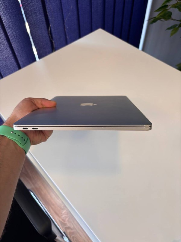 Macbook Pro 2017 i5 8/256GB 4