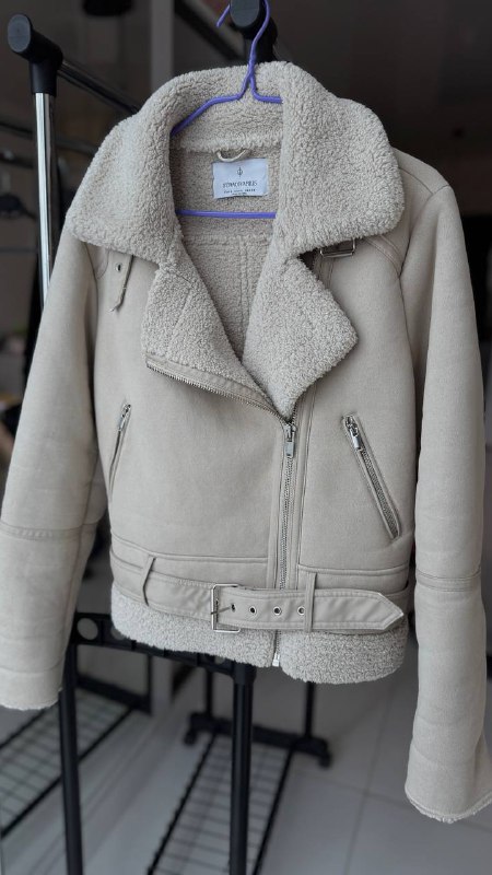 Пальто, косуха, босоножки Calvin Klein, куртка, платья, дубленки, сумки 7