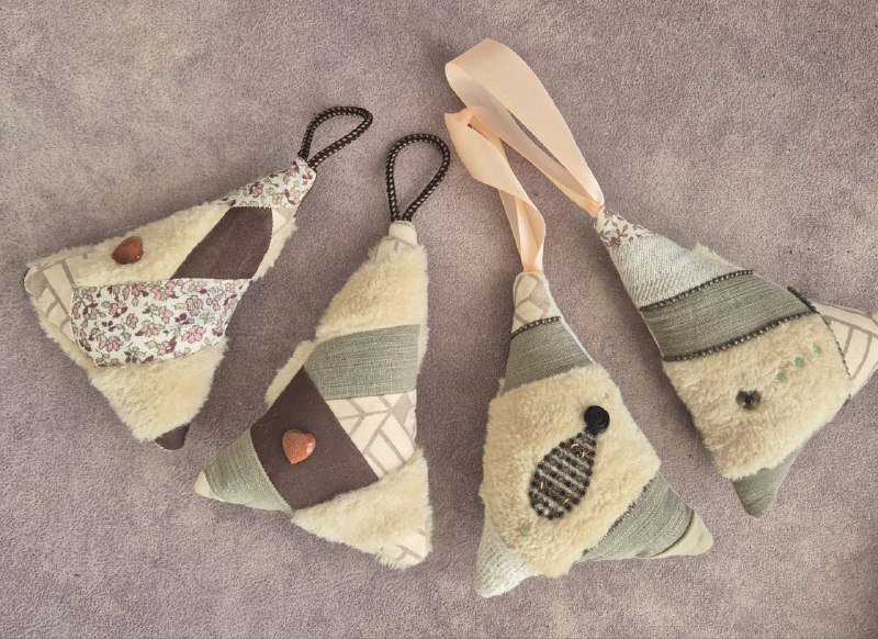 Броши, сумки, фартук, ремень, серьги, прихватки, часы, платье 8