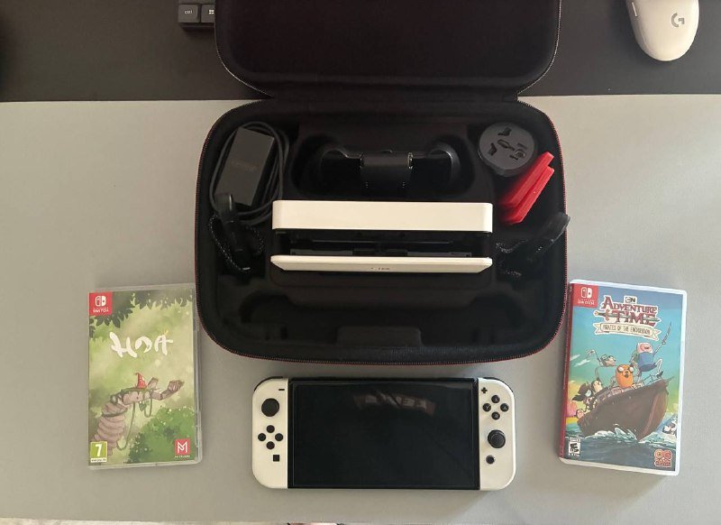 Nintendo Switch OLED 64GB, аксессуары, игры