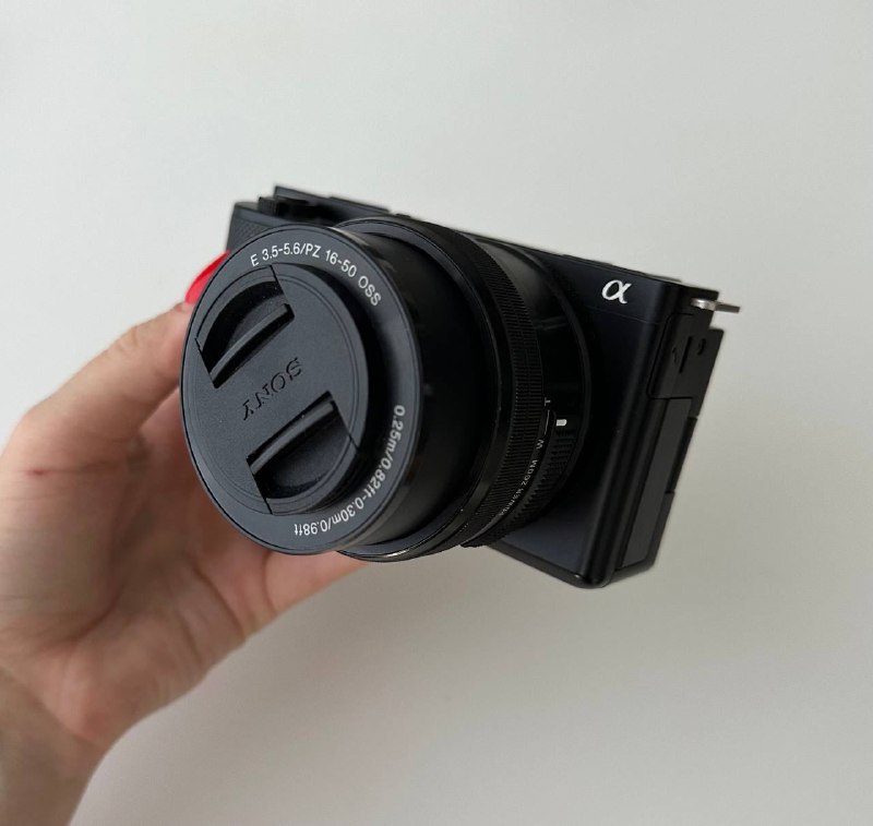 Камера Sony ZV-E10 с объективом 16-50mm, объектив Sony 1.8/50mm