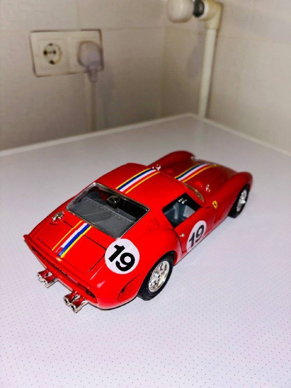 Спортивная сумка Adidas, Машинка Ferrari 250 GTO, Пылесос Karcher, Очки Tom Ford, Барсетка кожаная Nicolo 4