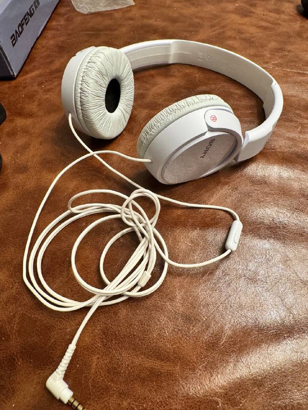 Рации Baofeng, наушники Sony, мышь HP, игровая мышь T-WOLF, петличка, держатель Belkin, клавиатура TOKB T63, обогреватель ILITEK, беспроводная мышь Miniso 2