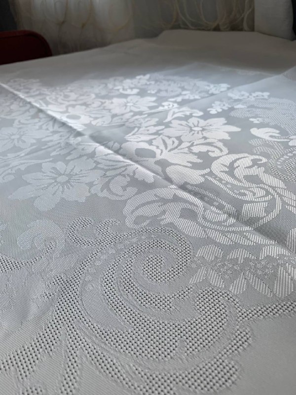 Скатерть белая 260x220