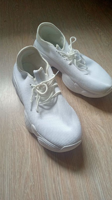 Коленный стул, стул-седло, коньки, графический планшет, кроссовки, книги