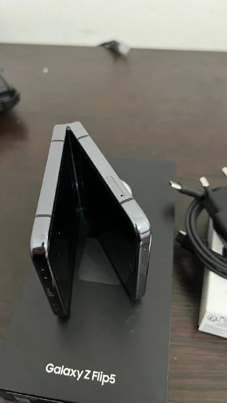 Samsung Galaxy Z Flip5 256GB 3