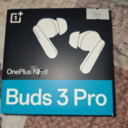 Один наушник OnePlus Buds 3 Pro