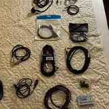 Геймпад PS5, монитор MSI, зарядка, акустика KRK, видеосвет, MIDI-клавиатура, аудиокабель 3