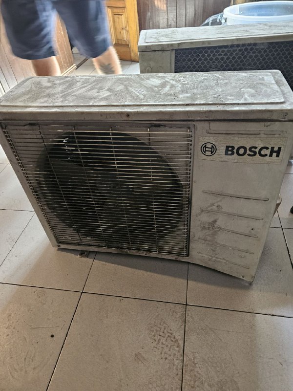 Два наружных блока кондиционера BOSCH 2