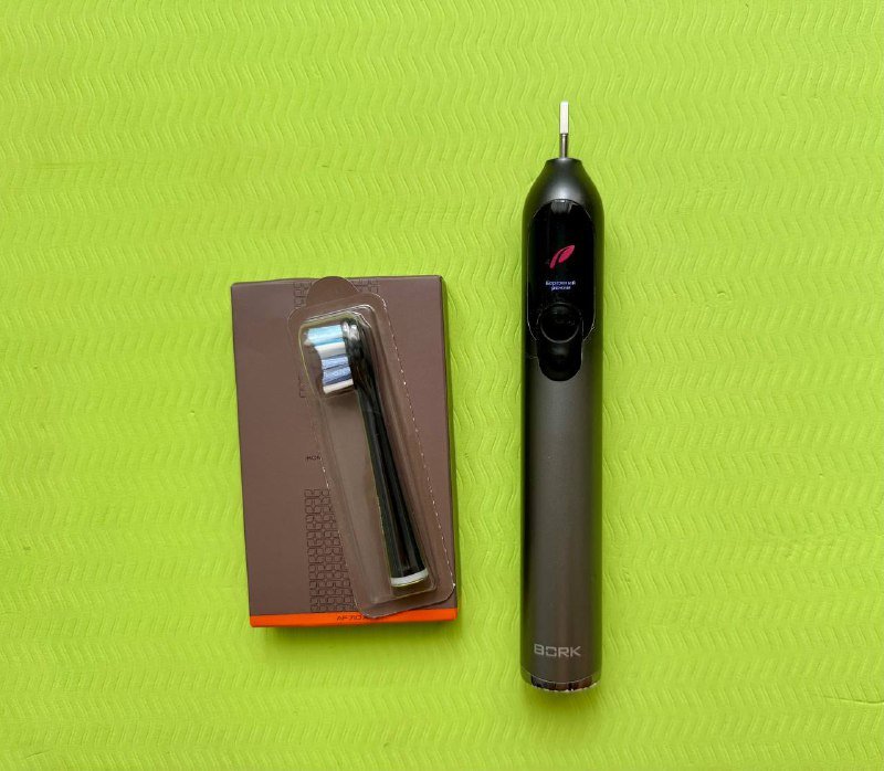 Зубная электрическая щетка Bork F550gg, F710 с насадками и кейсом 3