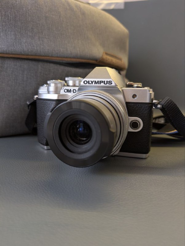Камера Olympus OM-D E-M10 Mark III, объектив, сумка Peak Design 3