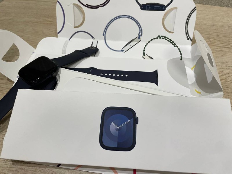 Apple Watch 9 45mm, состояние отличное, аккумулятор 100%