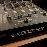 Analogue 4-channel DJ mixer Allen & Heath Xone:43 2