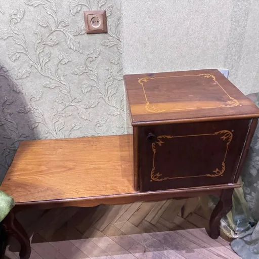 Столик для телефона