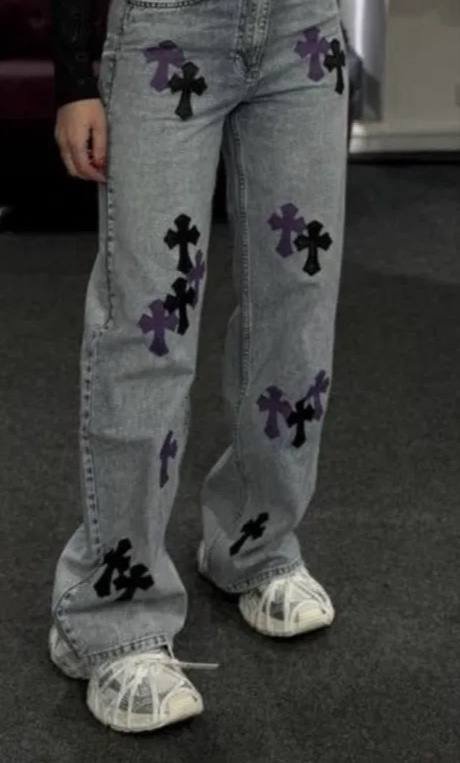 Леопардовые штаны adidas, Джинсы Stradivarius, Джинсы Chrome Hearts, Футболка H&M, Лонг Stone Island, Юбка-шорты, Платье ZARA, Черная шелковая юбка ZARA 3