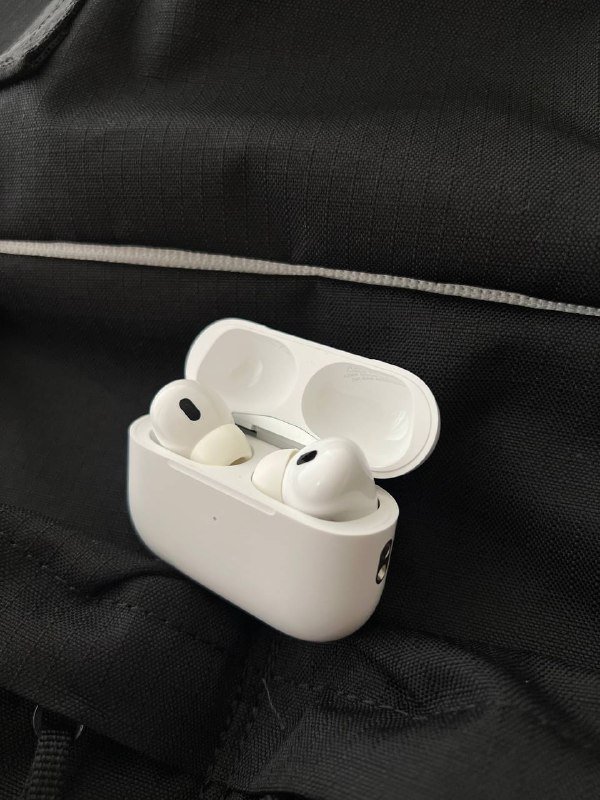 Apple AirPods Pro (2nd generation) с MagSafe кейсом