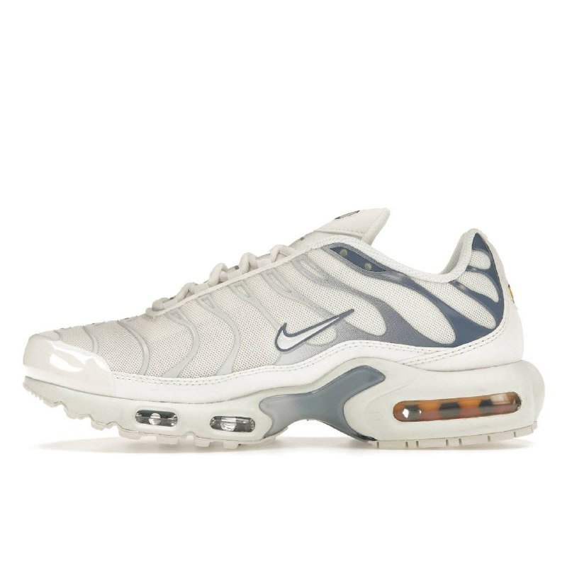 кроссовки, куртки спортивные женские