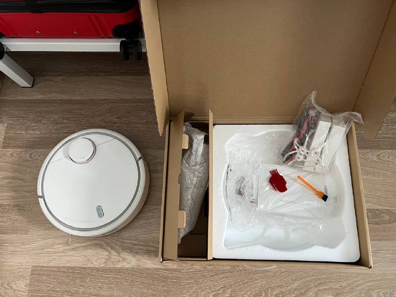 Робот-пылесос Xiaomi Mi Robot Vacuum SDJQR01RR 2