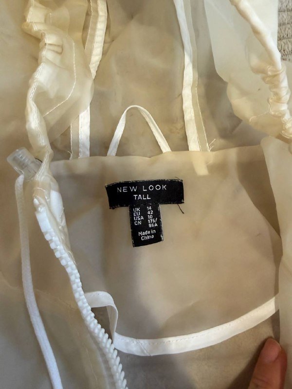 Шубка, дубленка Zara, безрукавка Zara, дождевик, куртка стеганая Zara, меховая куртка Levi’s 6